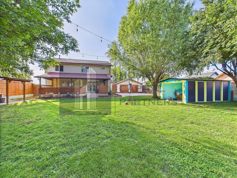 Domnesti Vanzare casa P+M, 7 camere, 4 dormitoare, 4 bai, garaj 3 autoturisme