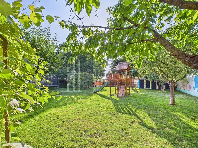 Domnesti Vanzare casa P+M, 7 camere, 4 dormitoare, 4 bai, garaj 3 autoturisme